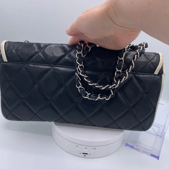 Chanel Divine Flap Handbag Black and White Quilted Leather - Picture 5 of 13